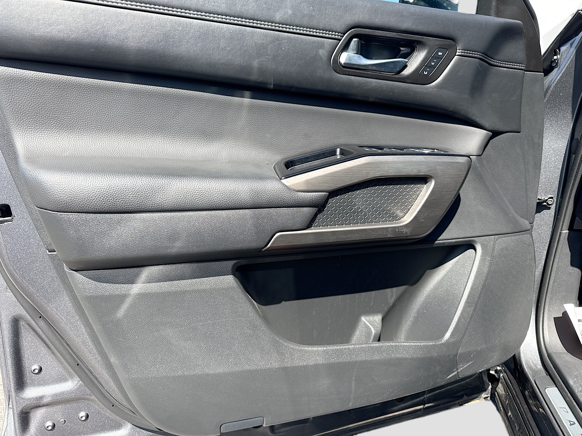 Used 2025 Gun Metallic Nissan Platinum image 23
