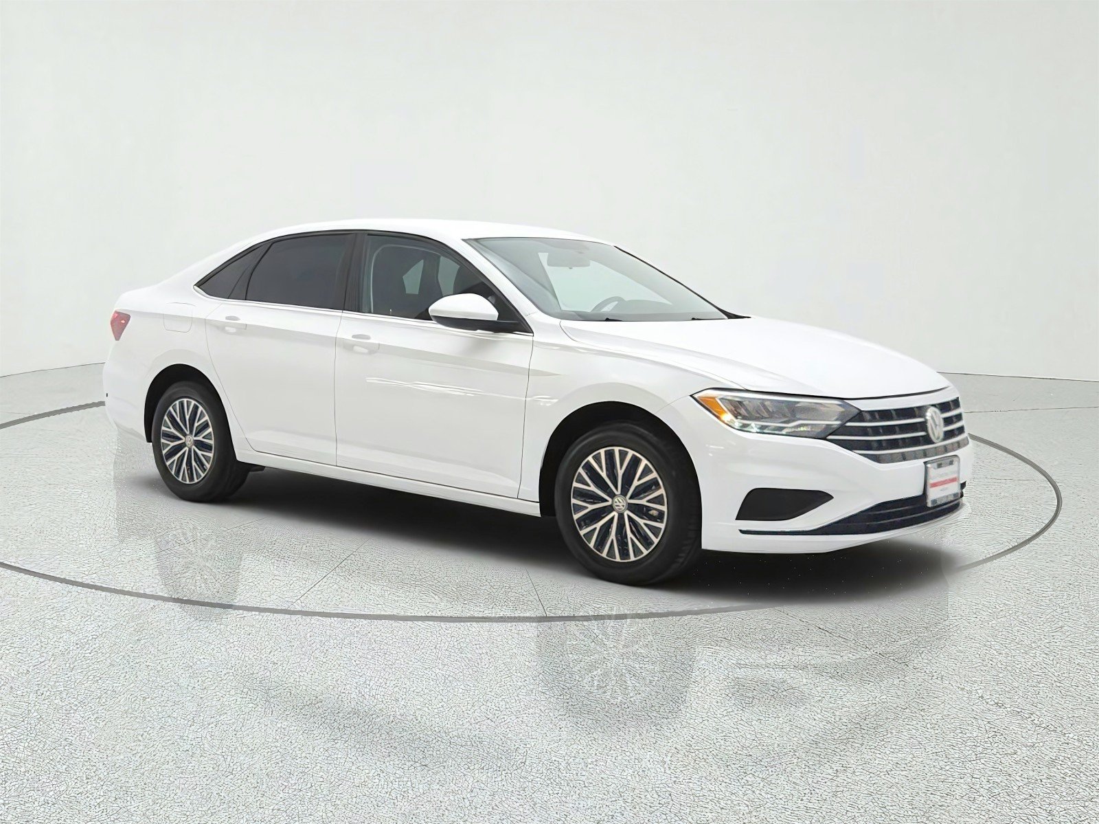 Used 2021 Pure White Volkswagen R-Line Auto image 3