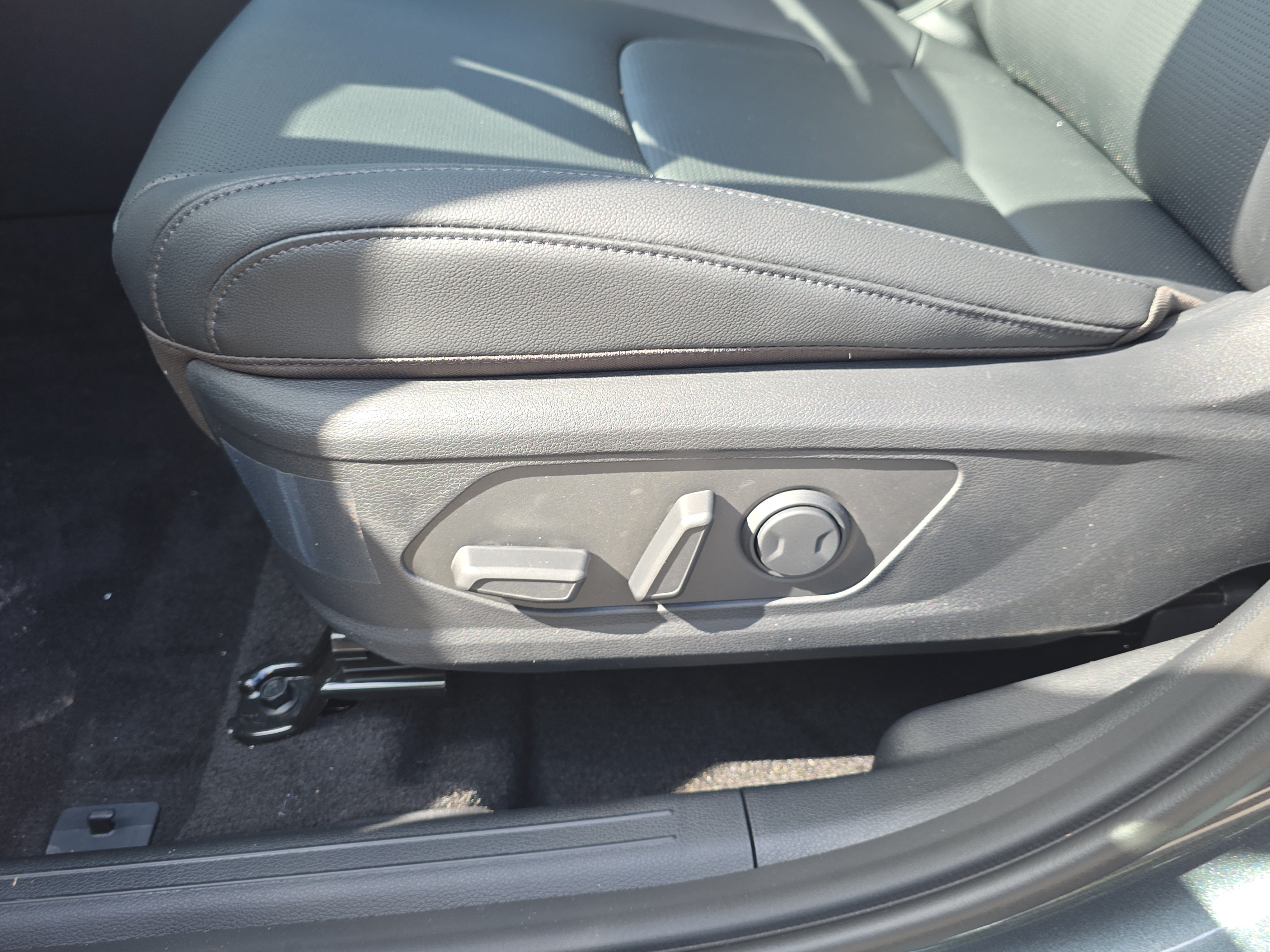 New 2026 Gravity Gray Kia EX image 21