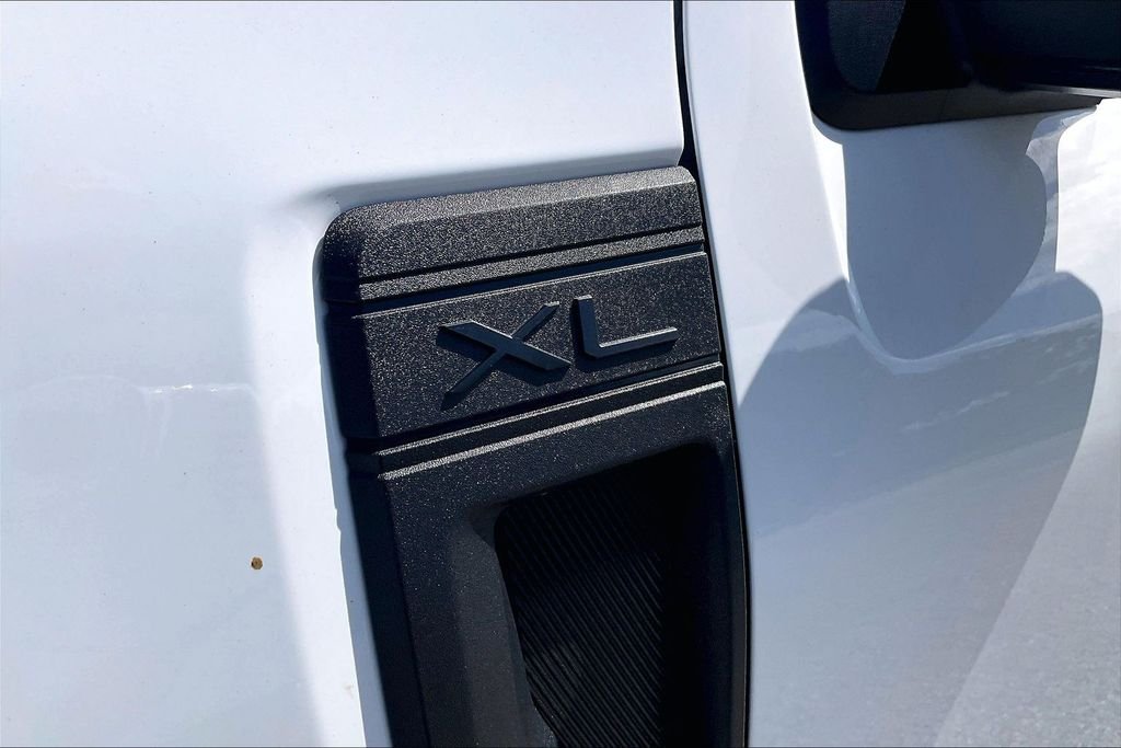 New 2026 Oxford White Ford XL image 15