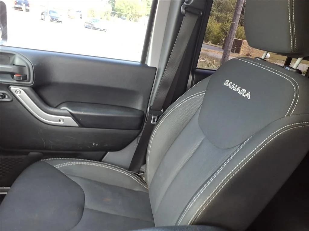 Used 2018 Billet Silver Metallic Jeep Unlimited Sahara image 23