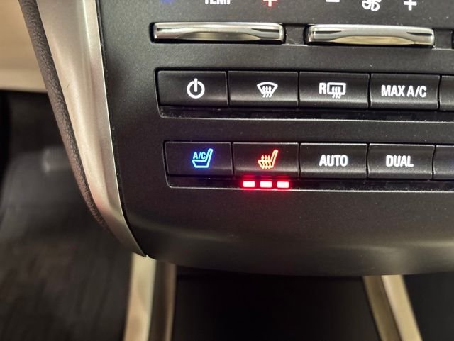 Used 2016 White Lincoln Reserve image 21