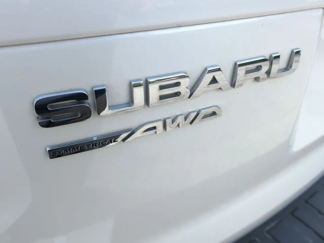 Used 2018 White Subaru 2.5i image 31