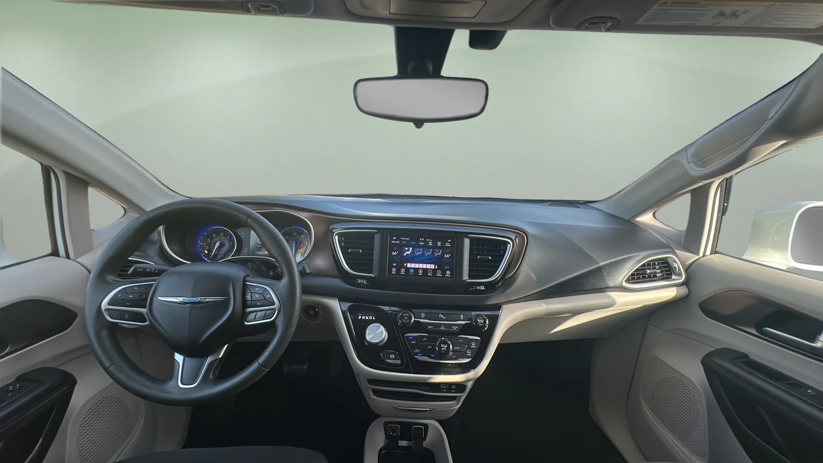 Used 2018 White Chrysler Touring Plus image 9