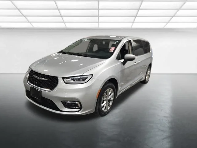 Used 2023 Silver Chrysler Touring L image 8