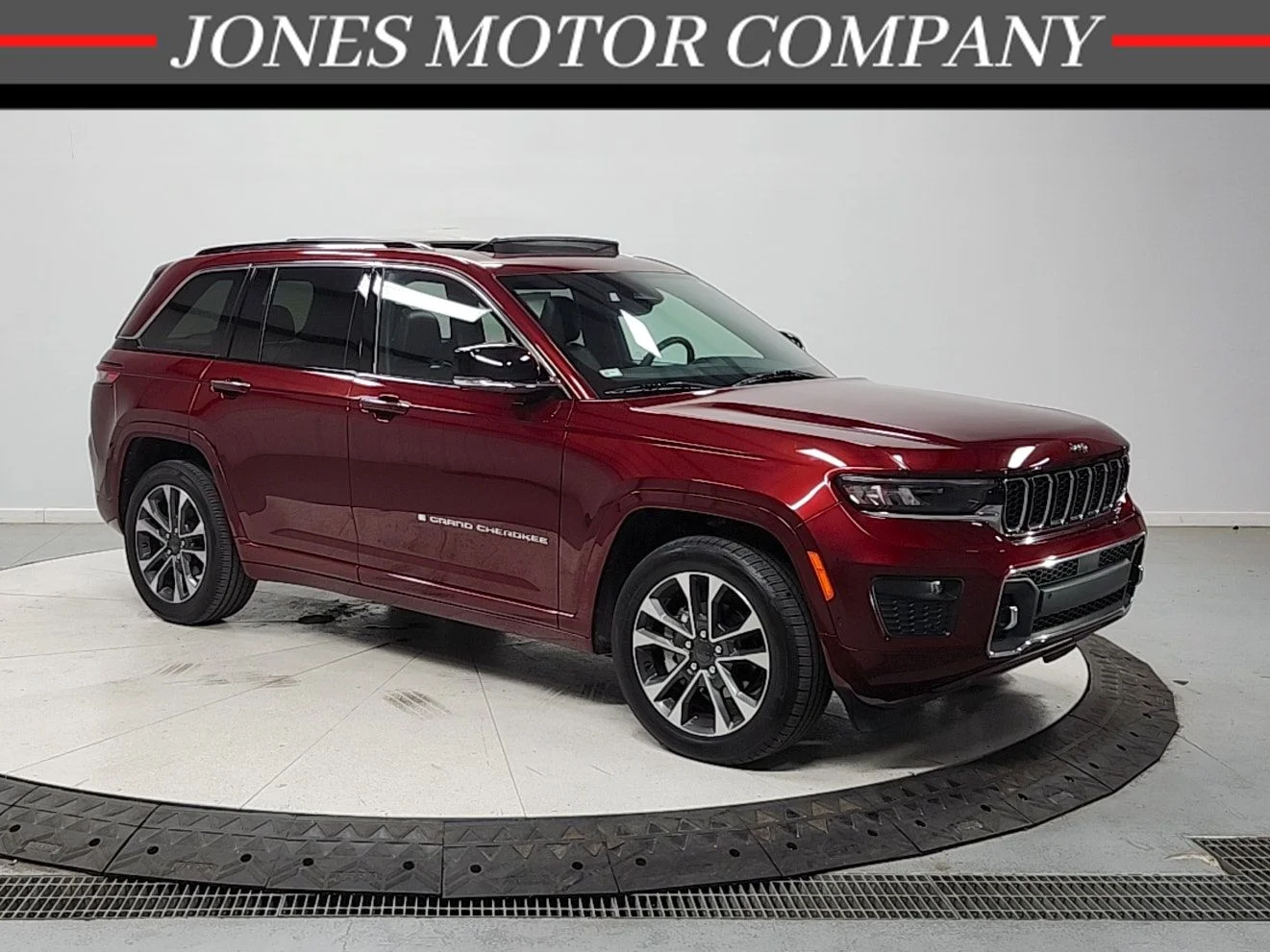 Used 2023 Red Jeep Overland image 1