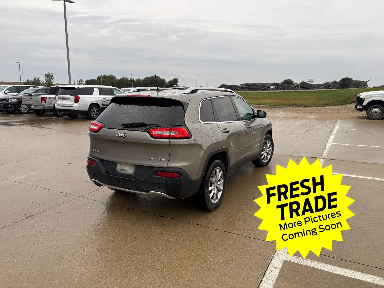 Used 2018 Jeep Cherokee Limited with VIN 1C4PJMDB7JD598595 for sale in Charles City, IA