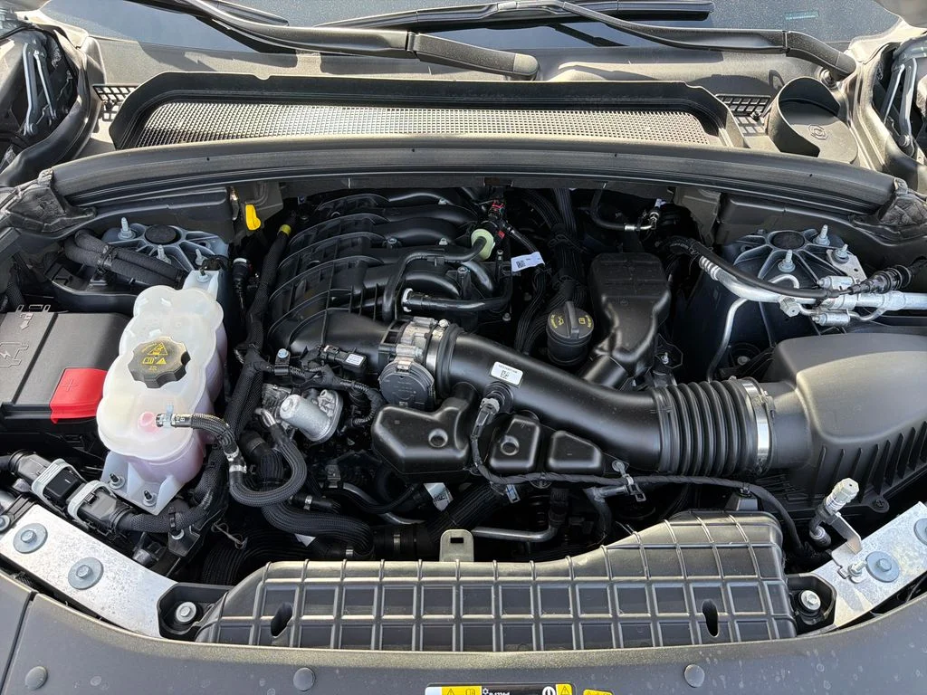 Used 2025 Silver Jeep Altitude image 20