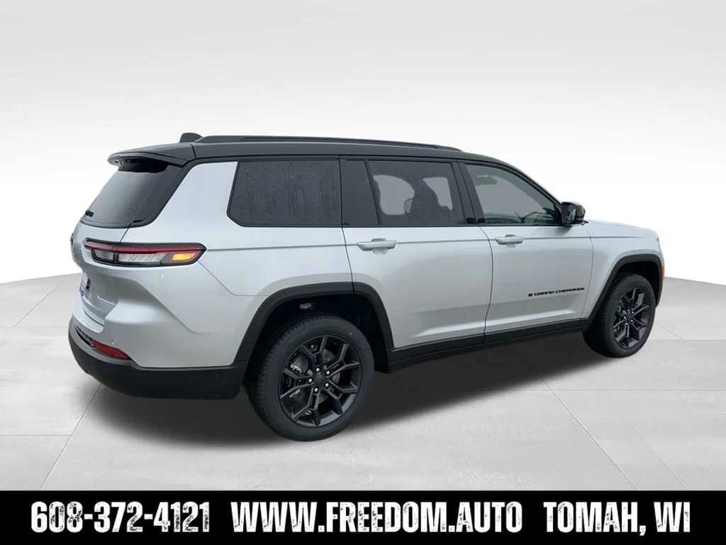 Used 2025 Silver Zynith Jeep Limited image 8