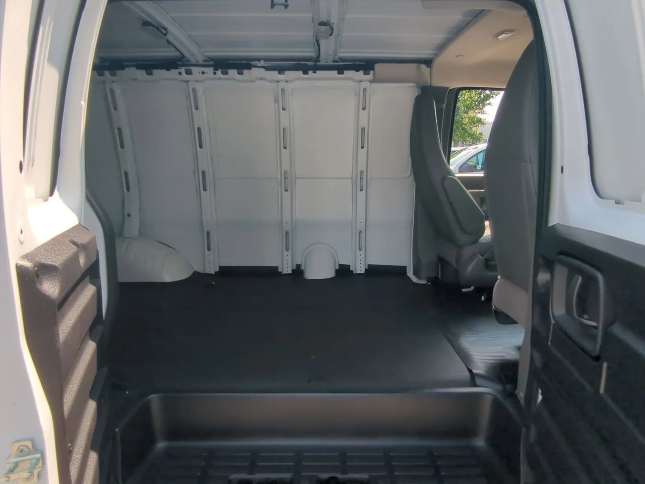 New 2026 Summit White GMC Work Van image 21
