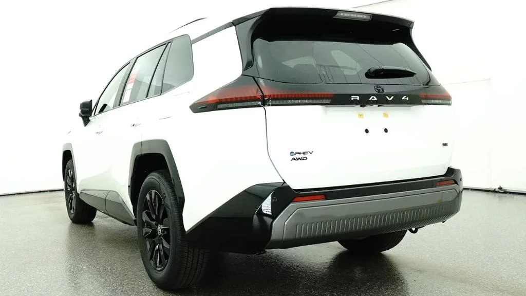 New 2026 Ice Cap Toyota SE image 4