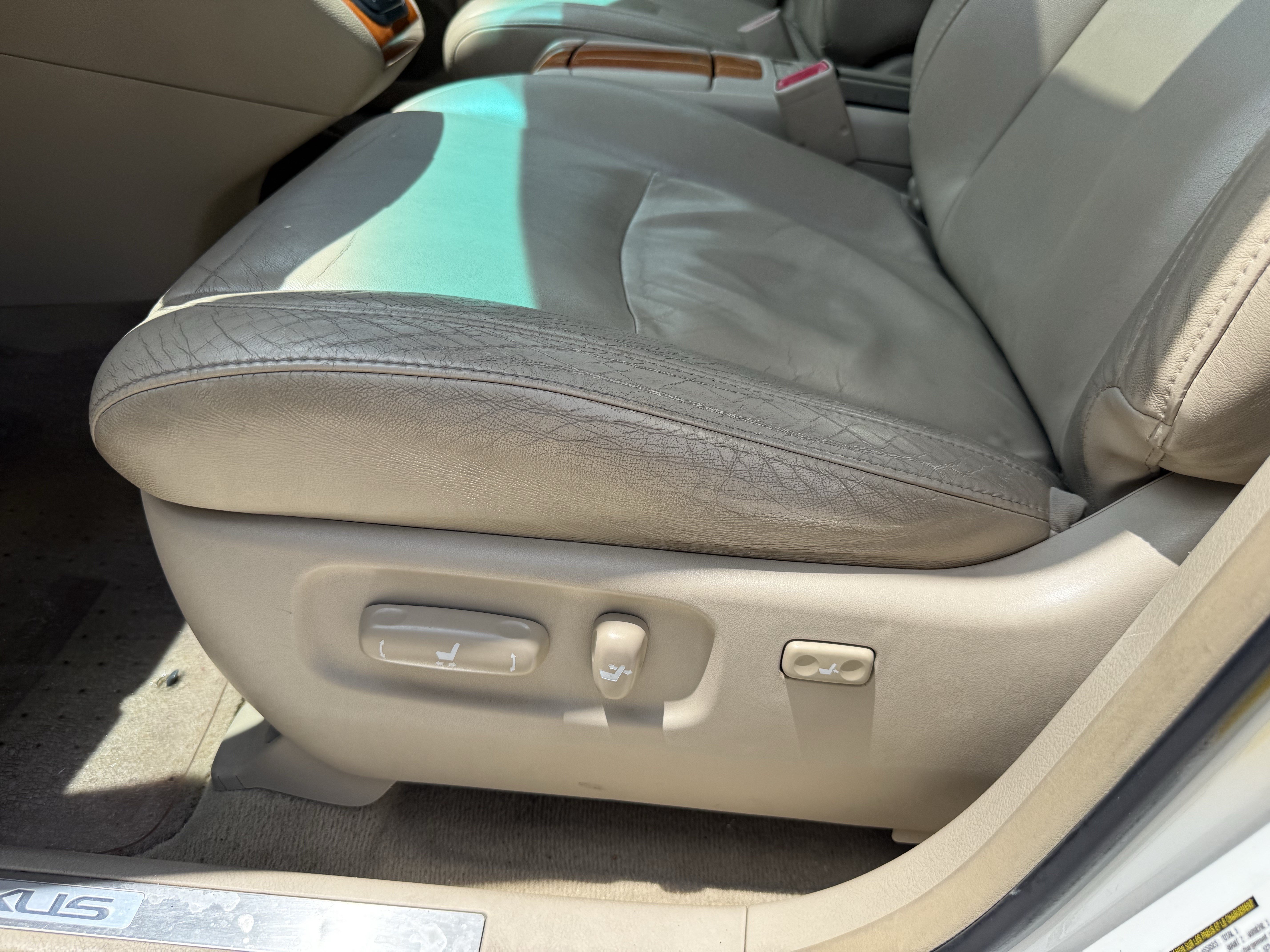 Used 2008 White Lexus  image 28