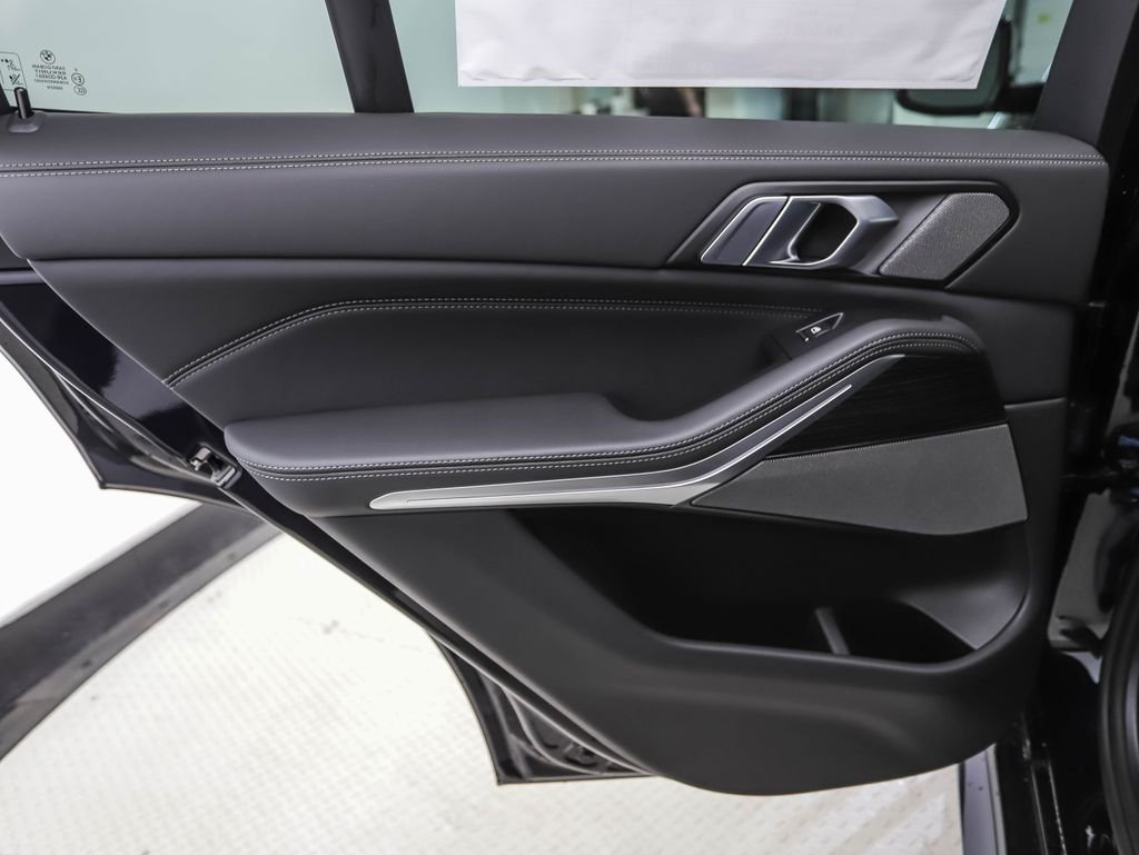 New 2026 Carbon Black Metallic BMW xDrive40i image 20