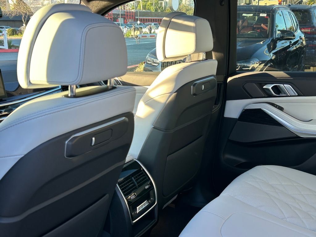 New 2026 Dravit Grey Metallic BMW xDrive50e image 31