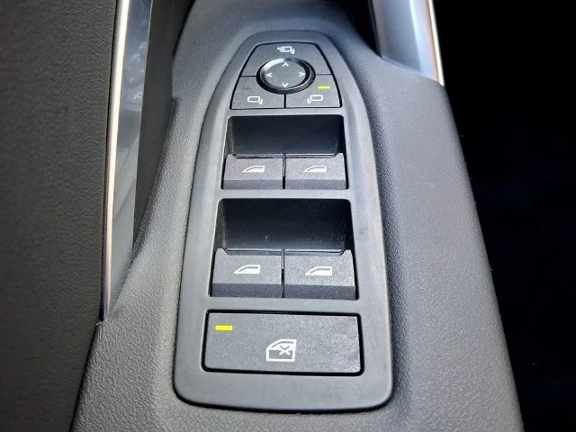 Used 2024 Gray BMW xDrive28i image 9