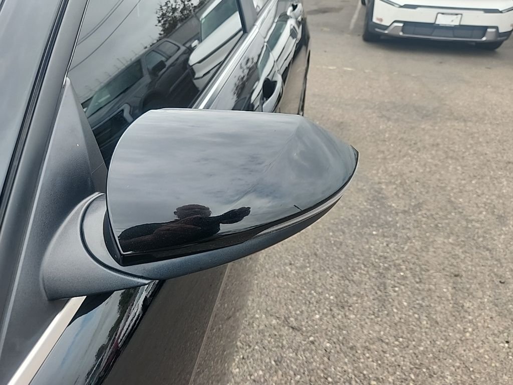 Used 2023 Black Hyundai Limited image 7