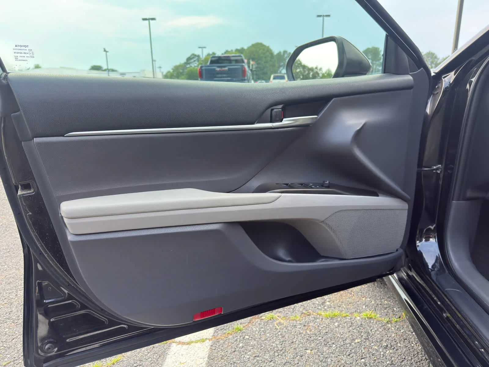 Used 2022 Midnight Black Metallic Toyota SE image 15