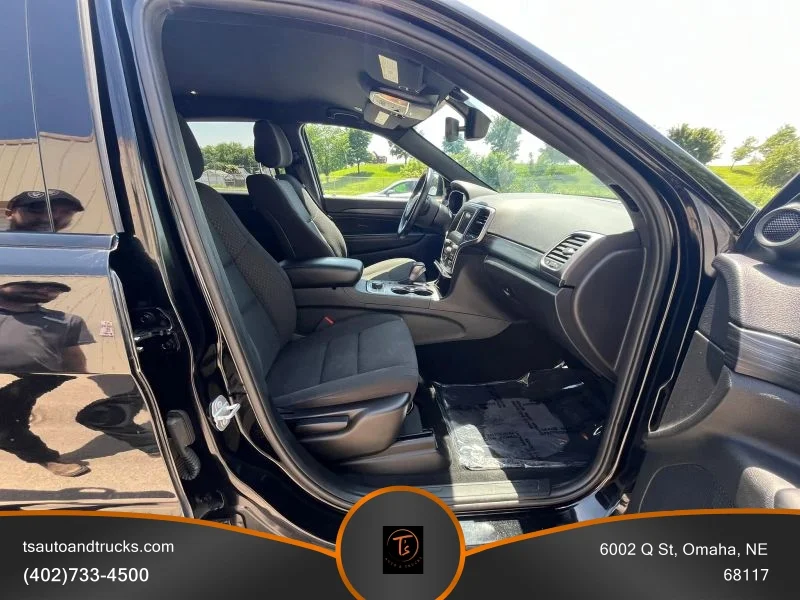 Used 2019 Black Jeep Upland Sport Utility 4D image 18