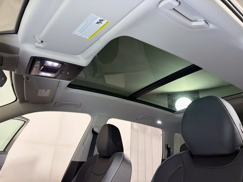 New 2027 Beige/tan Volkswagen SE w/Technology image 18