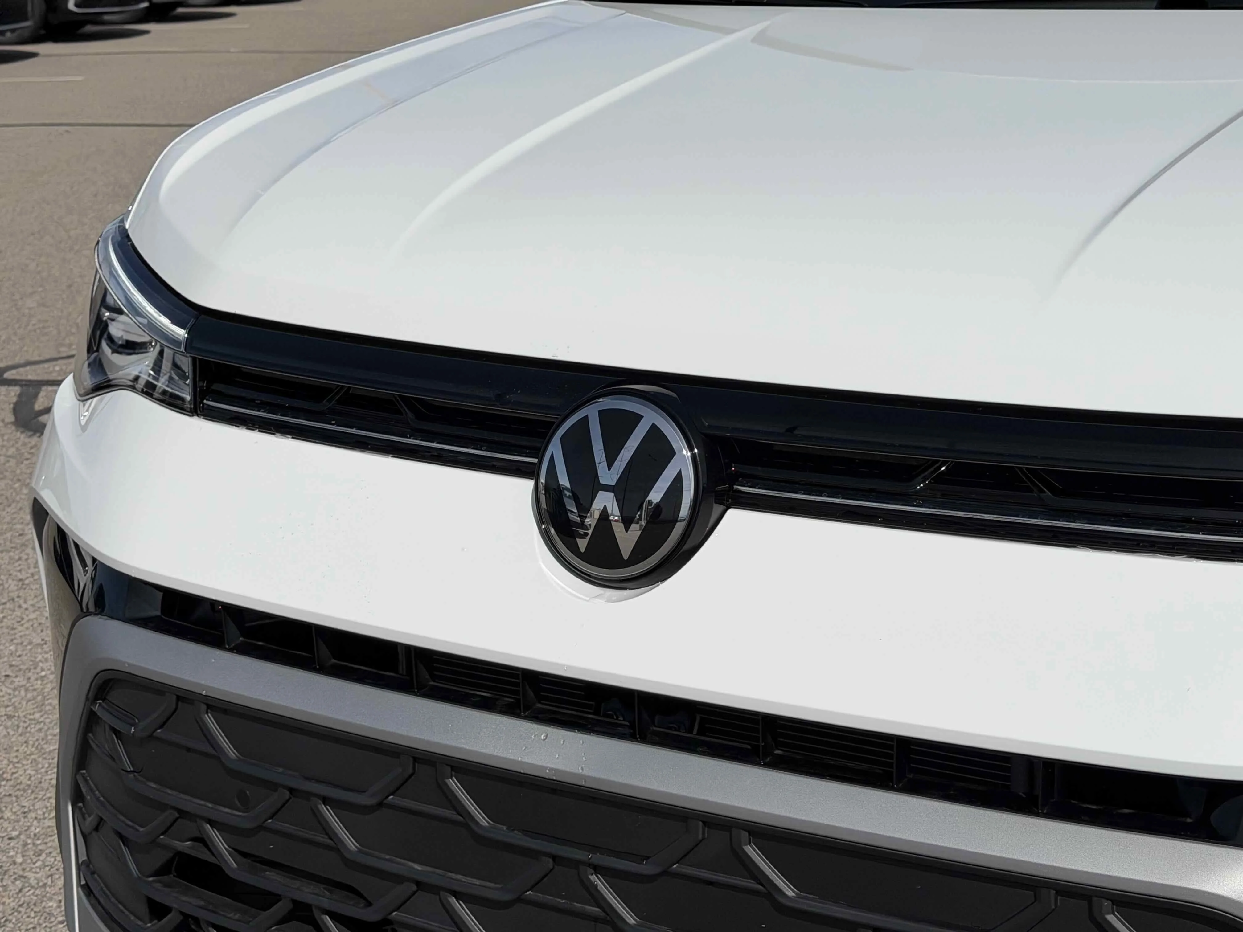 New 2026 Pure White Volkswagen SE image 11