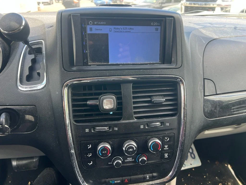 Used 2014 Red Dodge SXT image 9