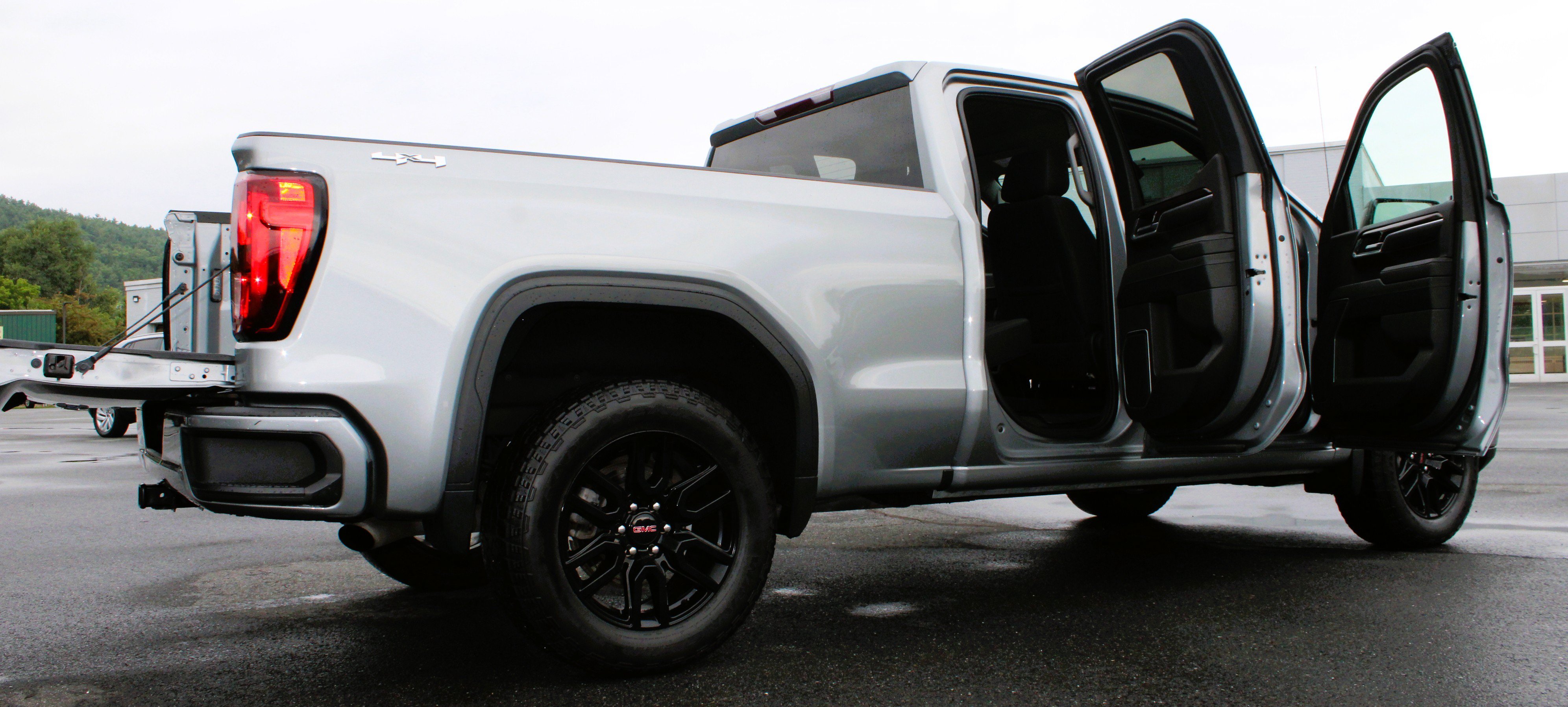 Used 2023 Sterling Metallic GMC Elevation image 18