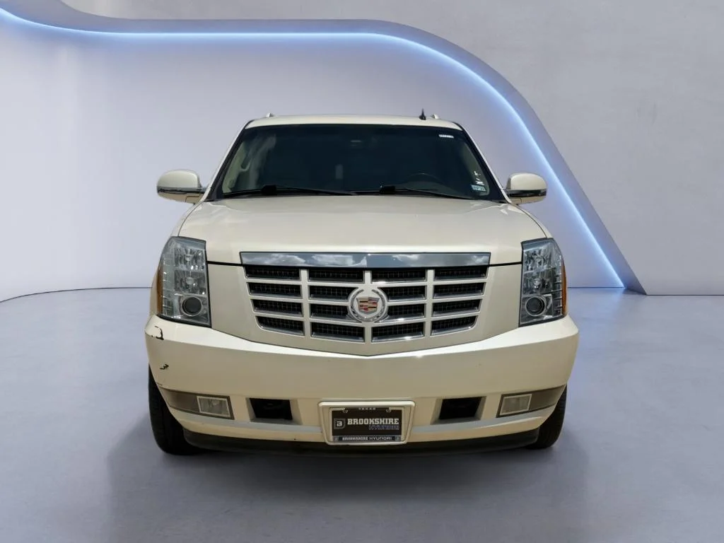 Used 2013 White Diamond Tricoat Cadillac Luxury image 9