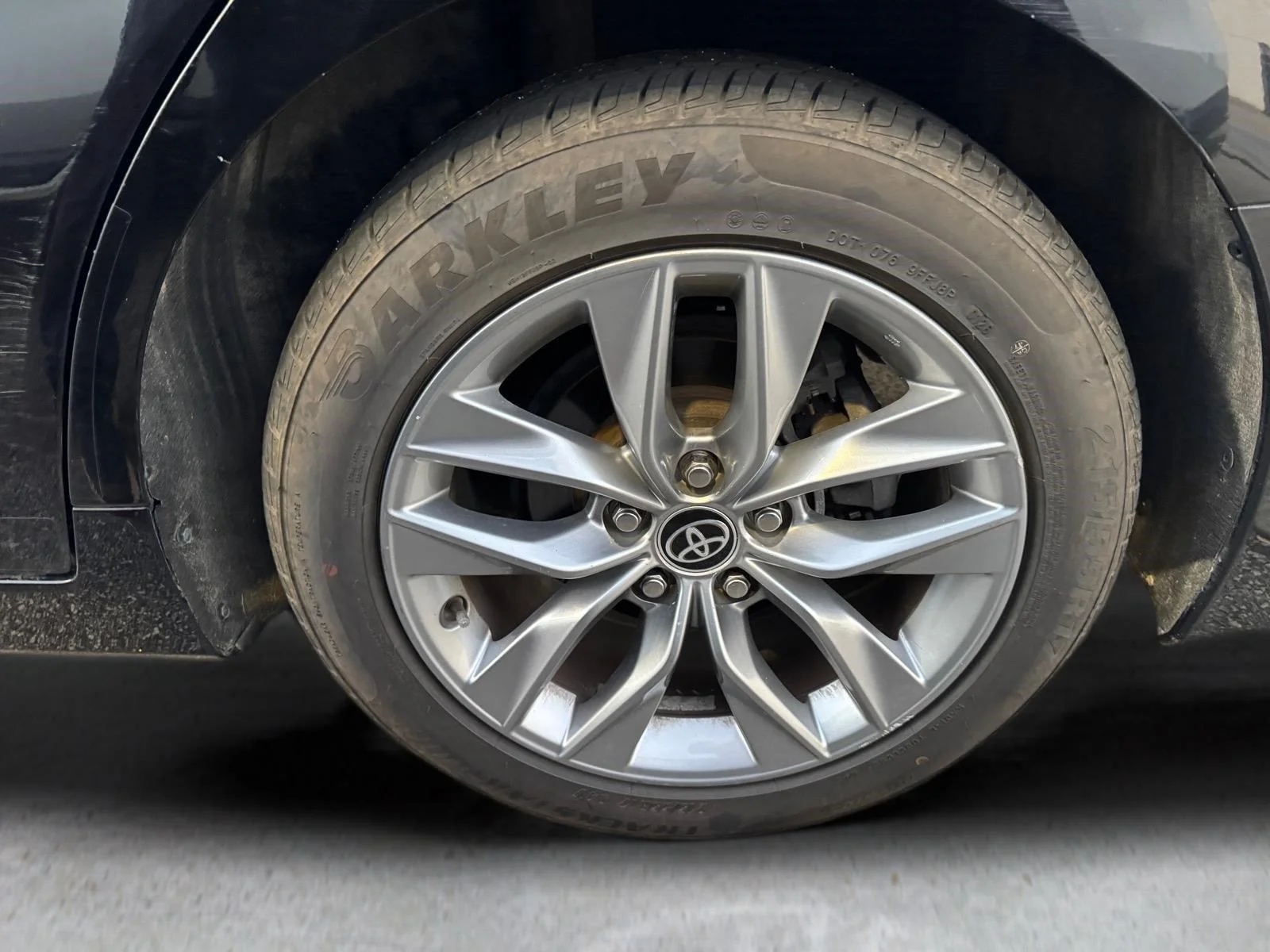 Used 2022 Midnight Black Metallic Toyota XLE image 5