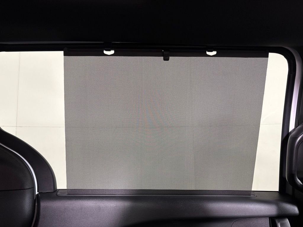 New 2027 Bright White Clear-Coat Exterior Paint Chrysler Select image 14