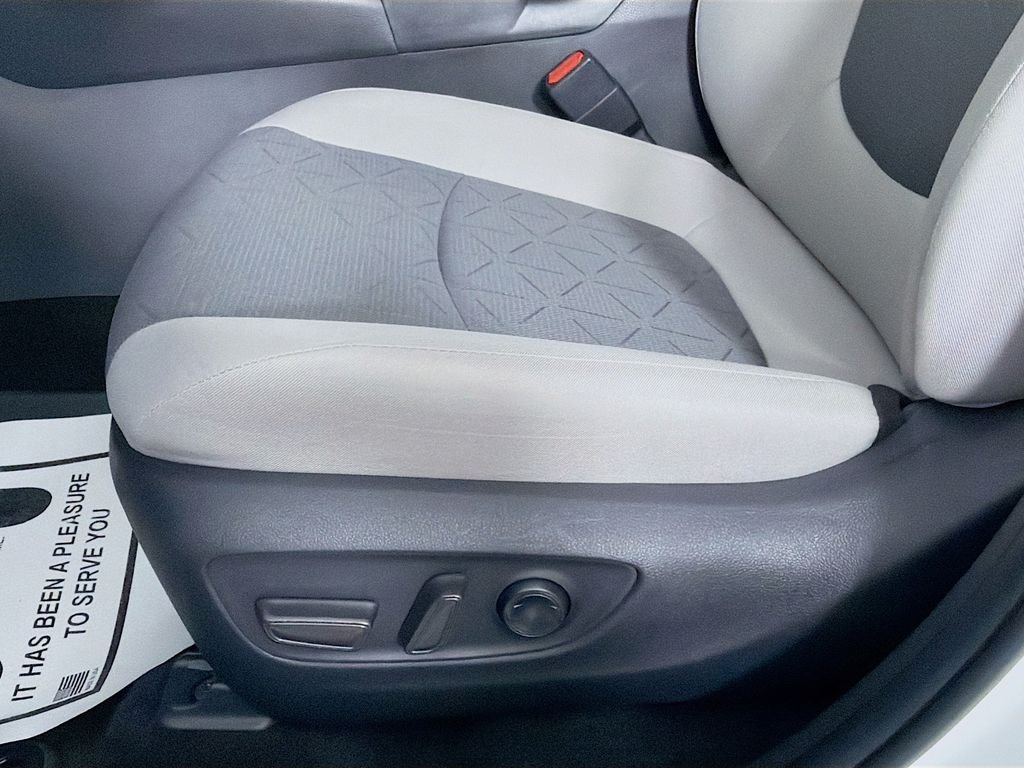 Used 2025 Ice Cap Toyota XLE image 18