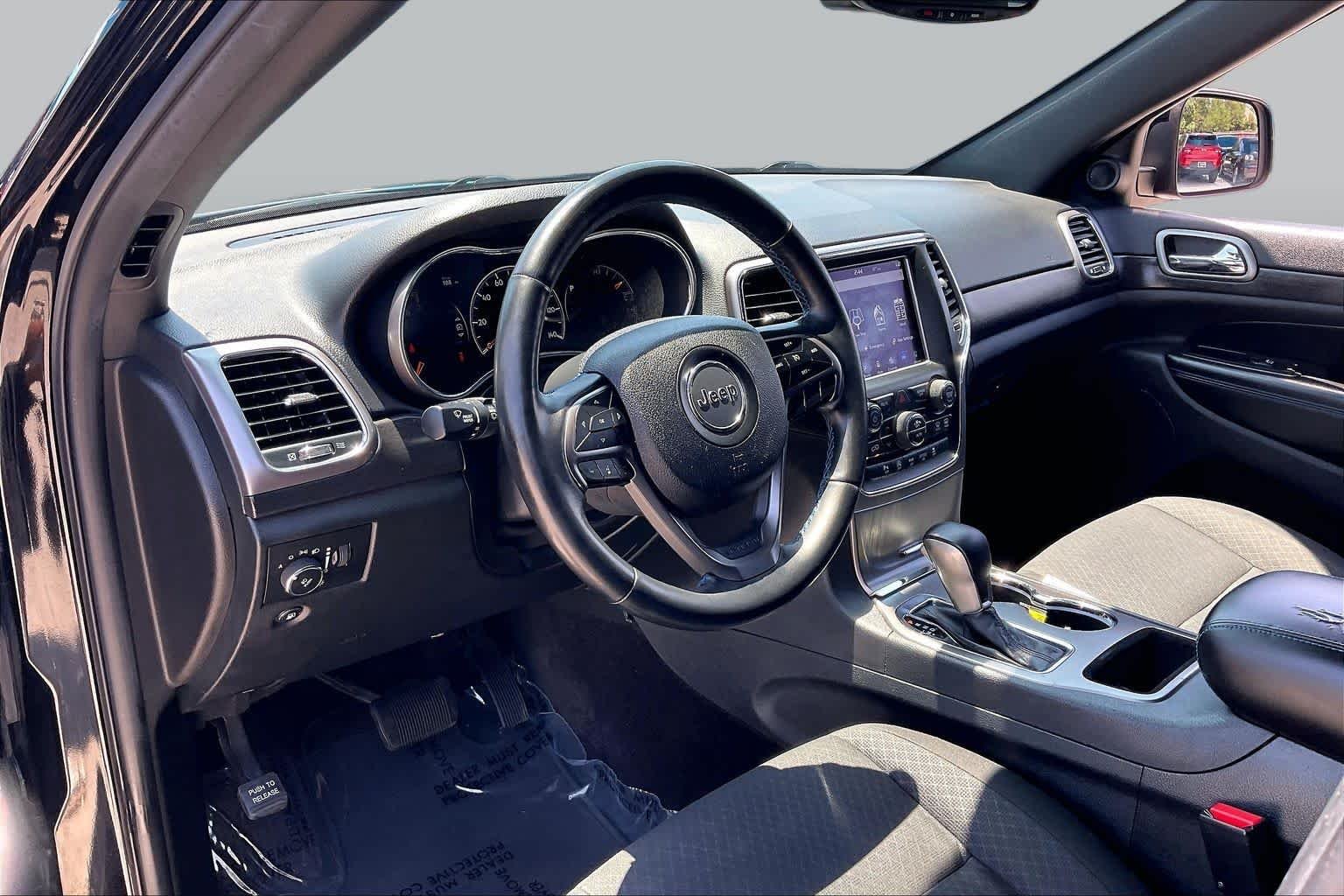 Used 2018 Diamond Black Crystal Pearlcoat Jeep Upland image 17