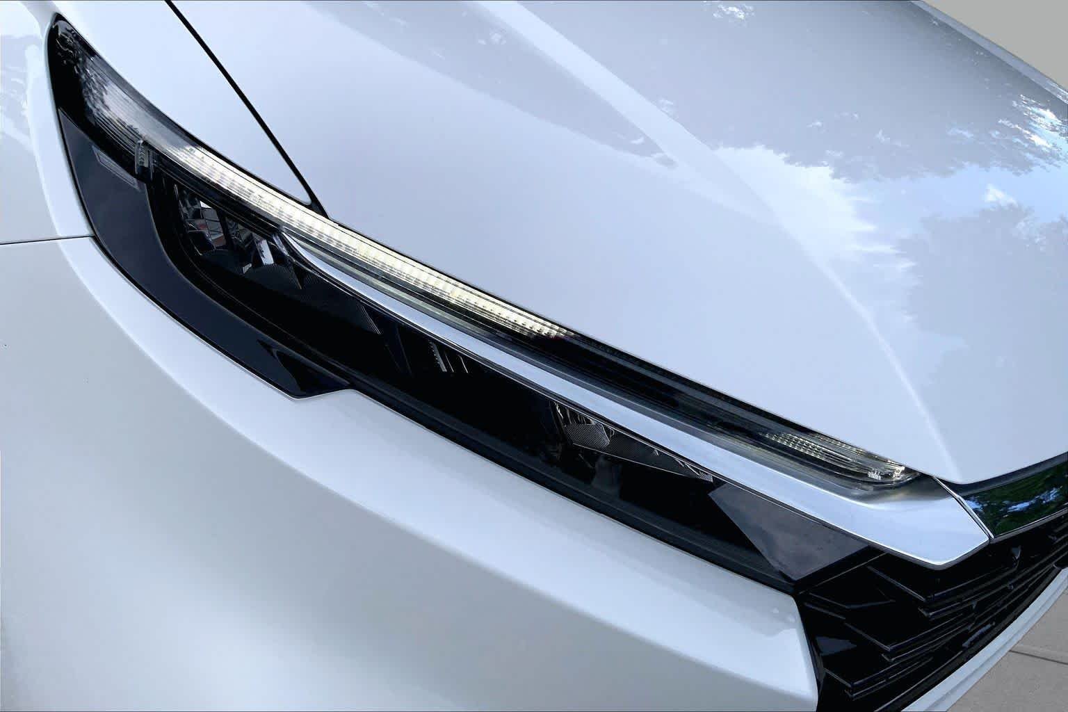 Certified Used 2026 Platinum White Pearl Honda EX-L image 27