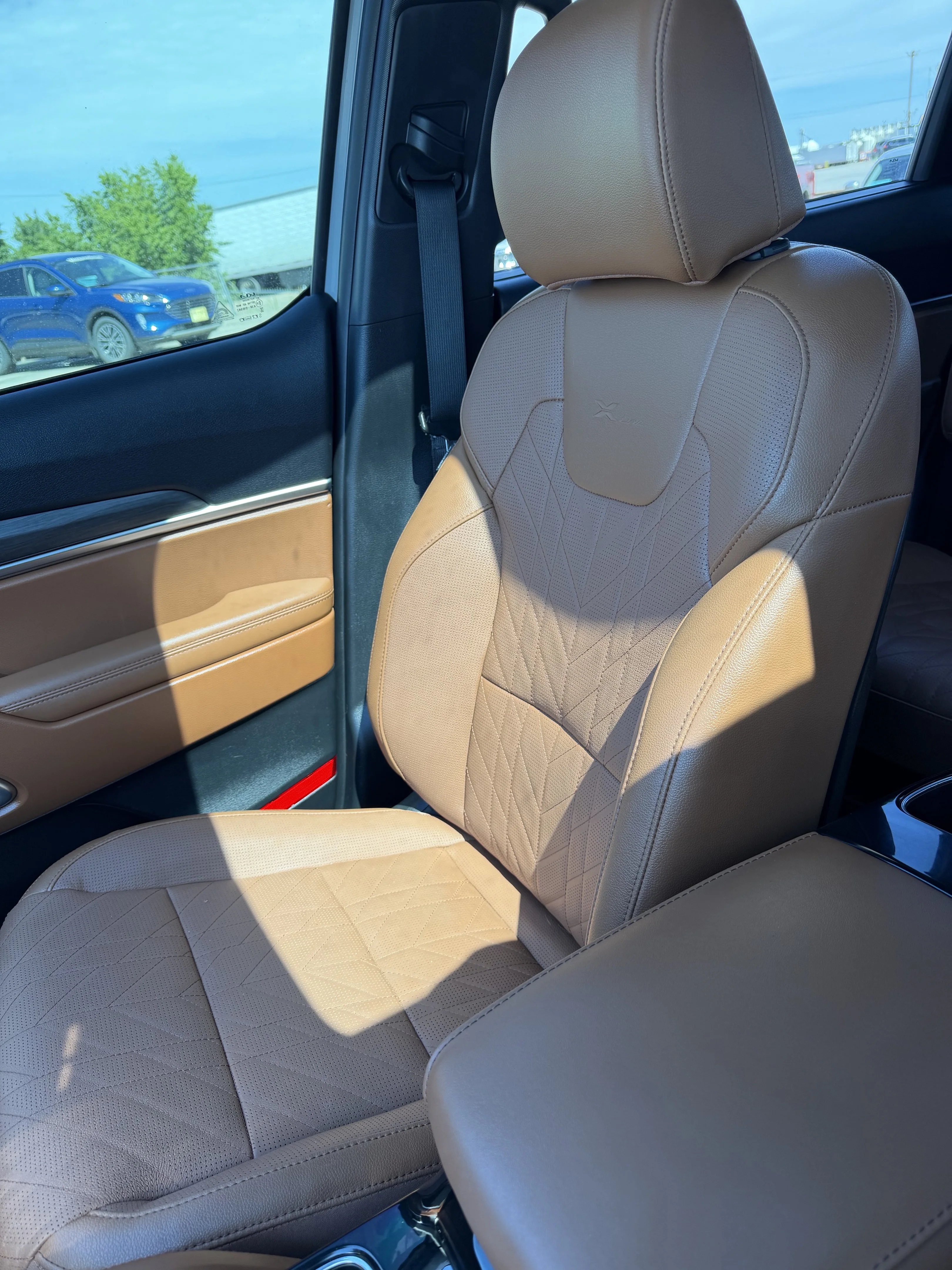 Used 2023 Wolf Gray Kia EX X-Line image 21