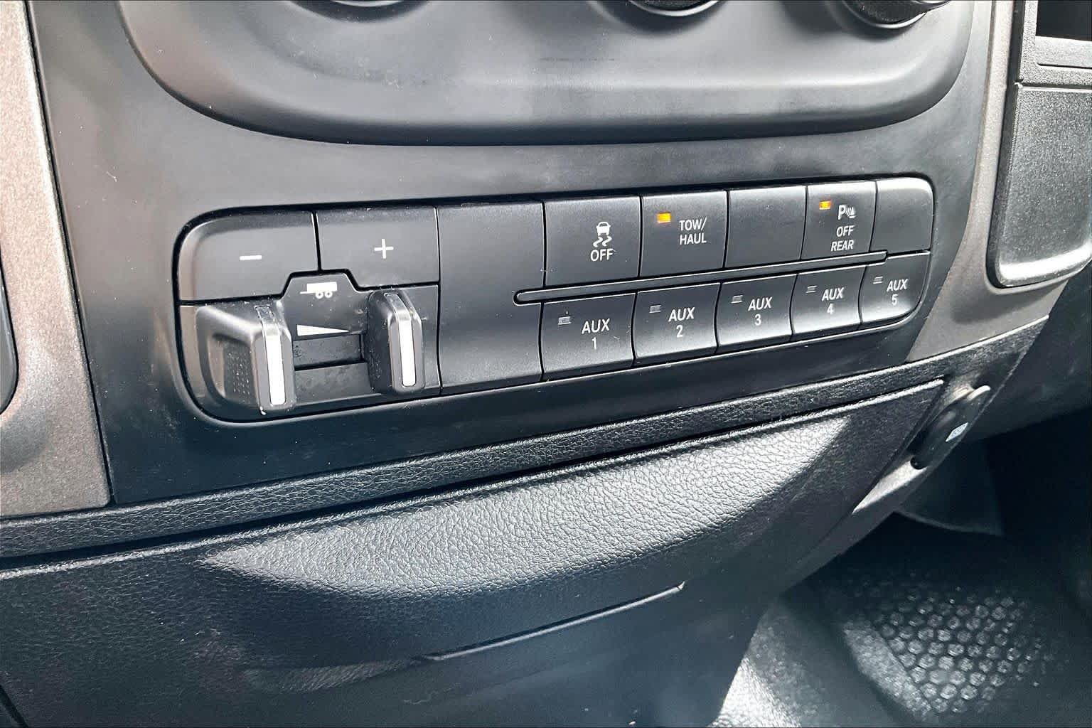 Used 2018 Brilliant Black Crystal Pearlcoat Ram Tradesman image 36