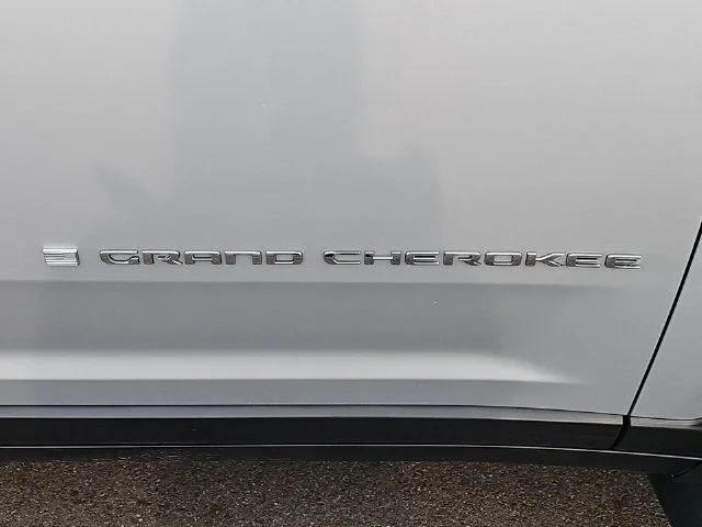 Used 2021 Silver Jeep Limited image 34