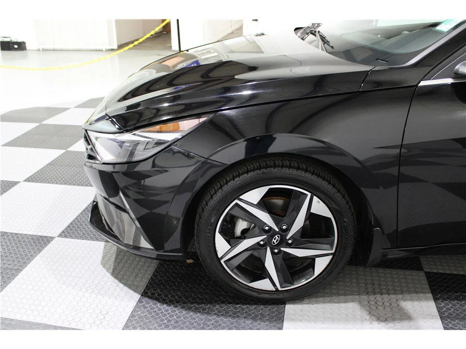 2023 Hyundai Elantra Limited - Photo 9