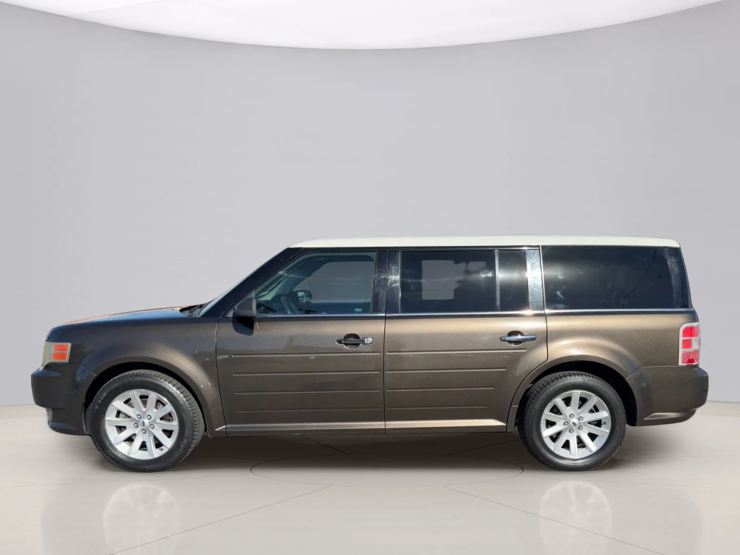 Used 2011 Brown Ford SEL FWD image 2