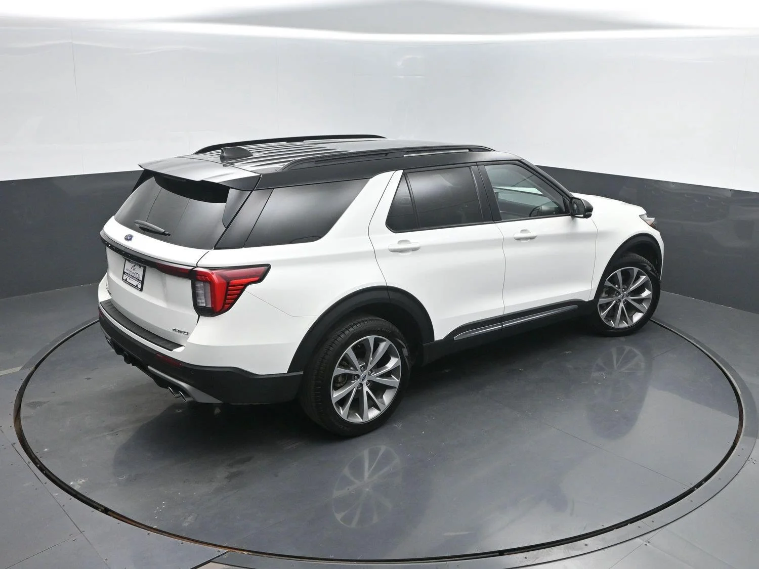 Used 2025 Star White Metallic Tri-Coat FORD Platinum image 42