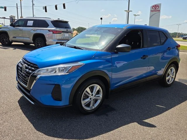 Used 2021 Blue Nissan S image 3