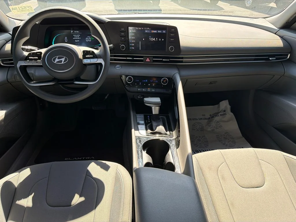 Used 2025 Silver Hyundai Blue image 22