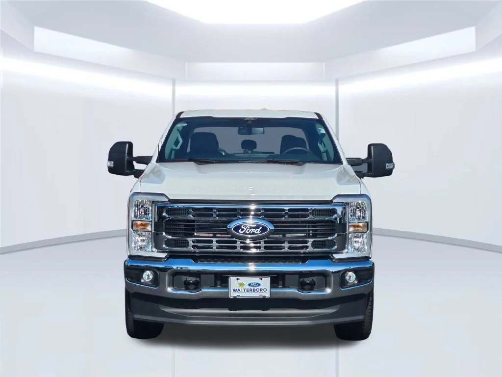 New 2027 Oxford White Ford F-250® XLT image 17