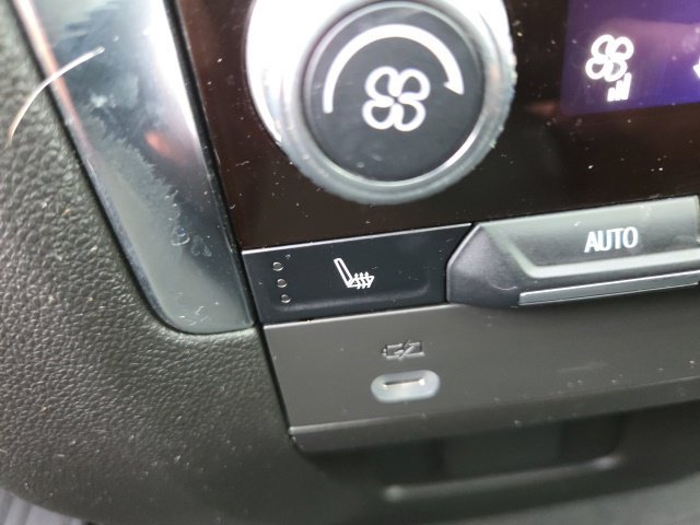 Used 2023 Silver GMC AT4 image 21