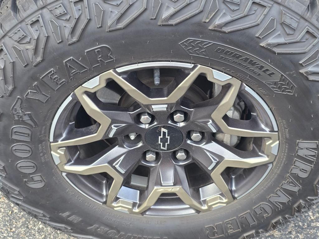 Used 2024 White Chevrolet ZR2 image 23