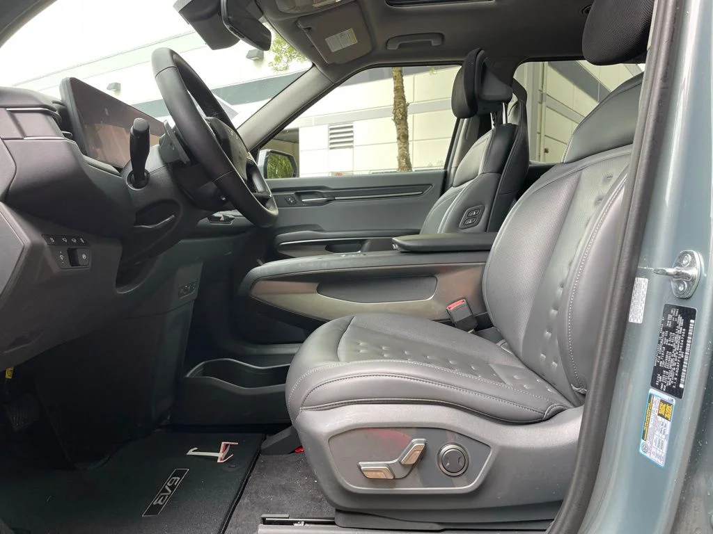 Certified Used 2024 Iceberg Green Kia Wind image 20