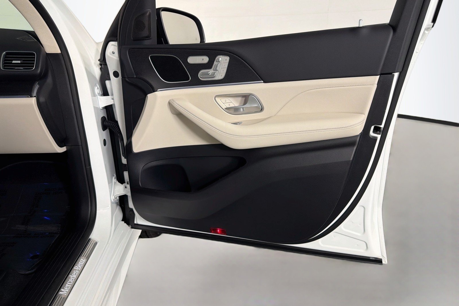 New 2026 Polar White Mercedes-Benz GLE 450 4MATIC® SUV image 23