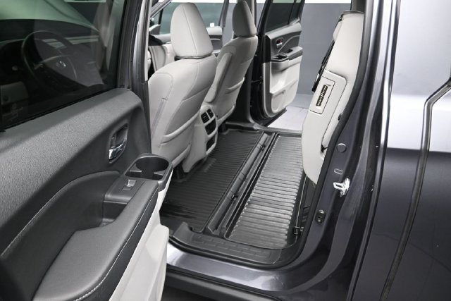 Certified Used 2023 Modern Steel Metallic Honda AWD RTL-E image 48
