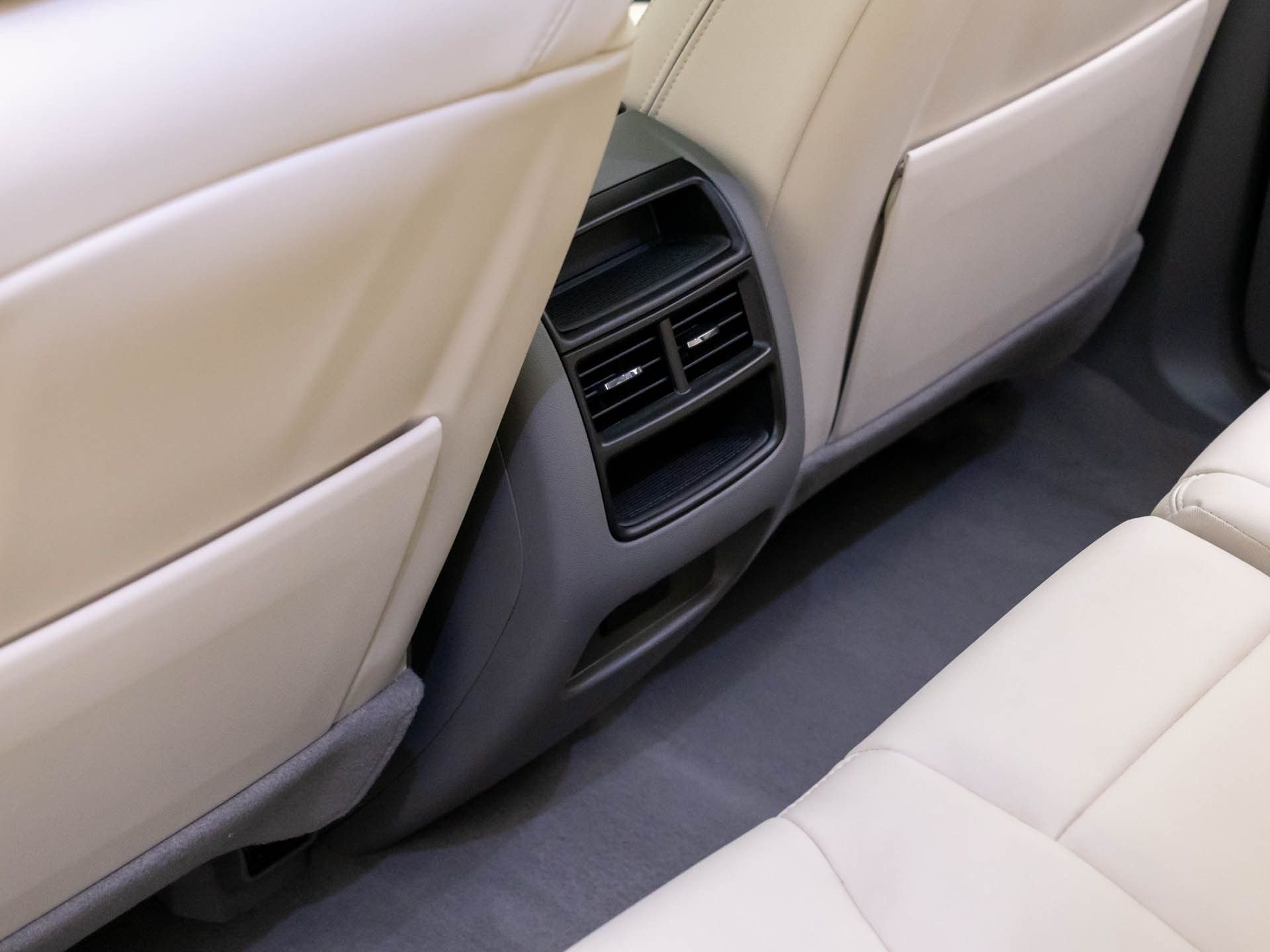 Used 2025 Black Cadillac Premium Luxury image 20