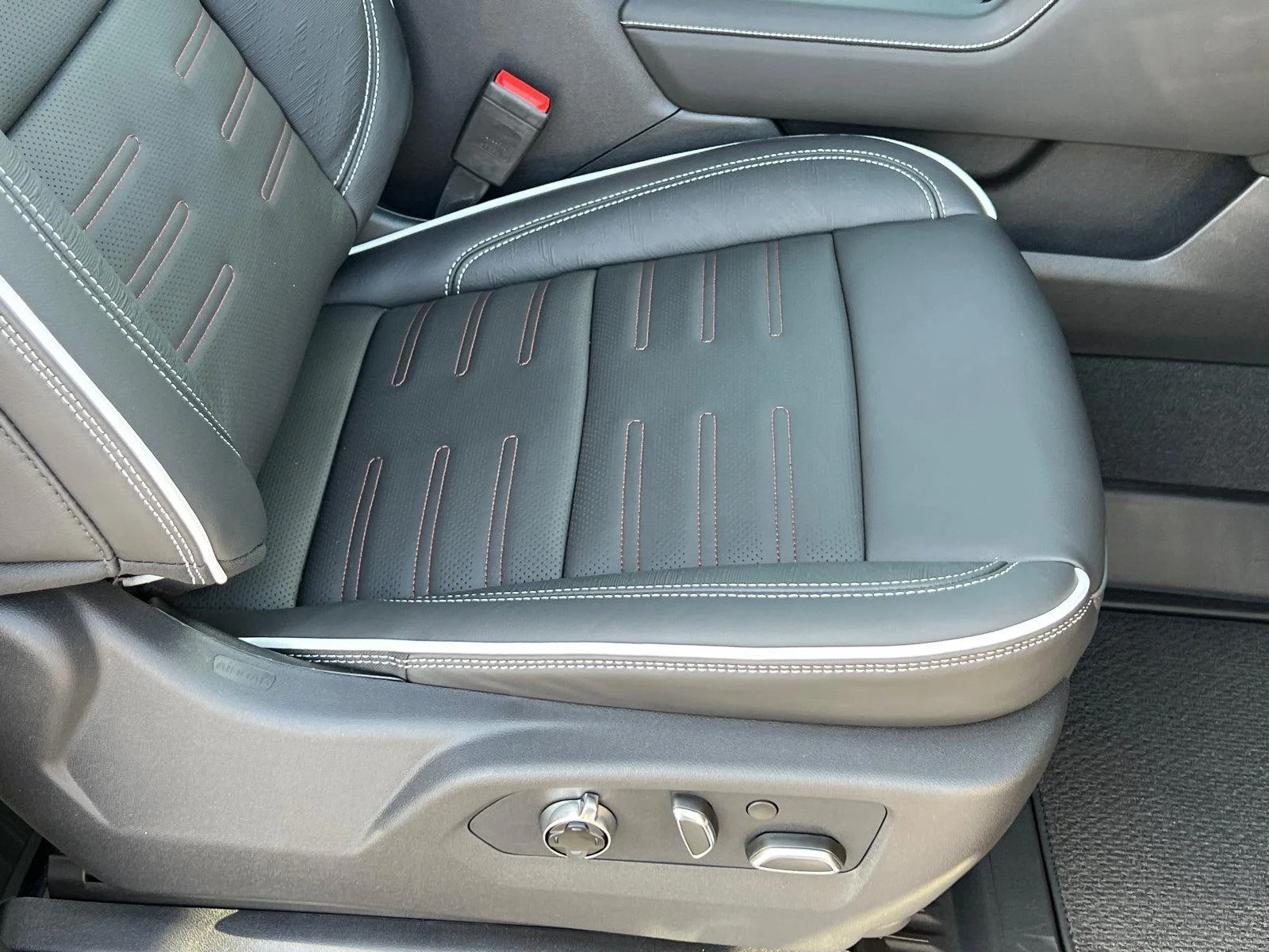 2026 GMC Sierra 1500 AT4X - Photo 7