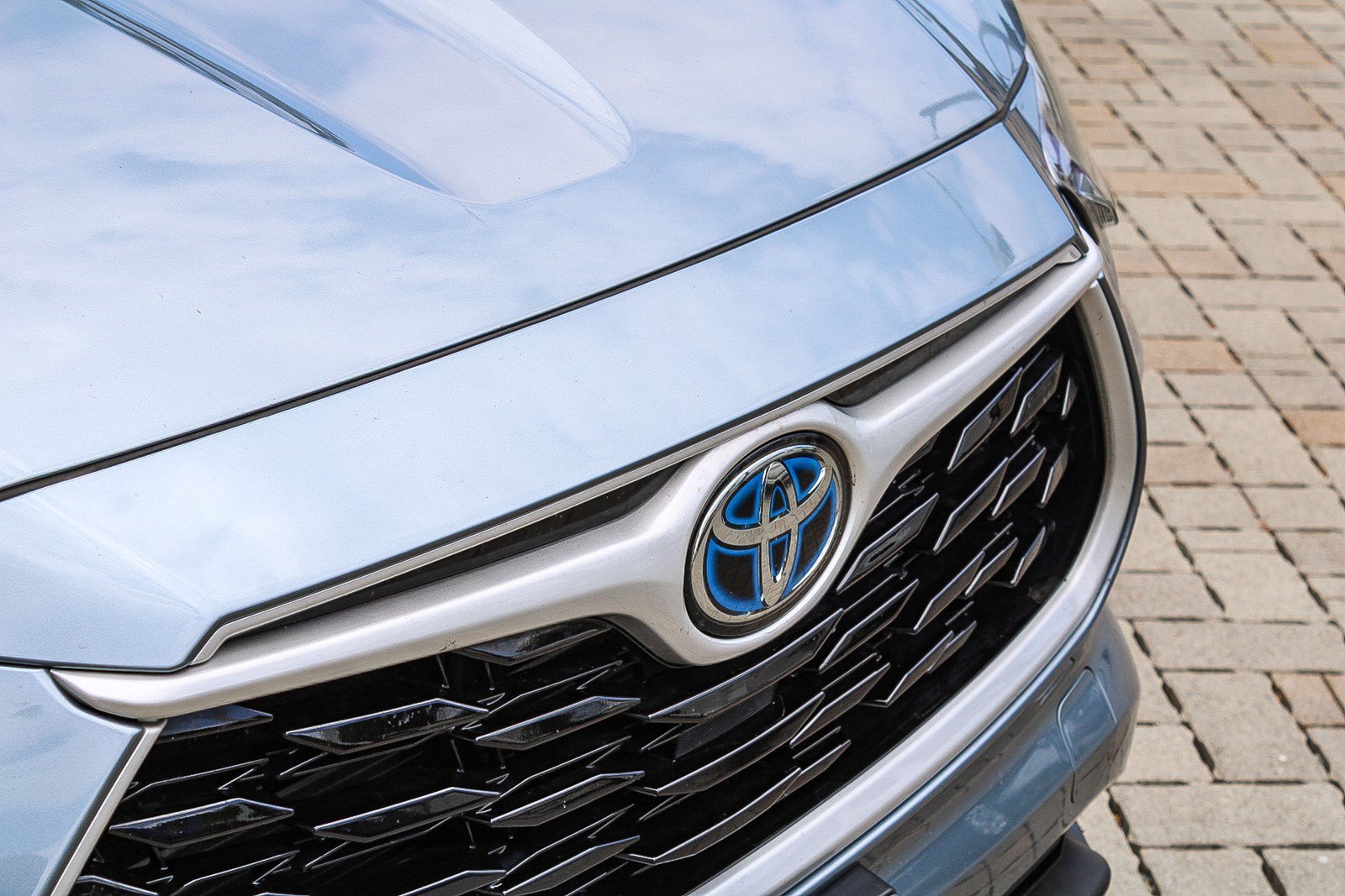 Certified Used 2021 Moon Dust Toyota Hybrid XLE image 5