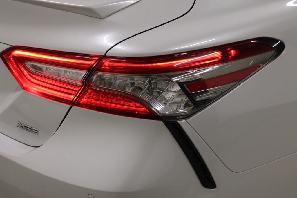 2018 Toyota Camry XSE - Photo 18